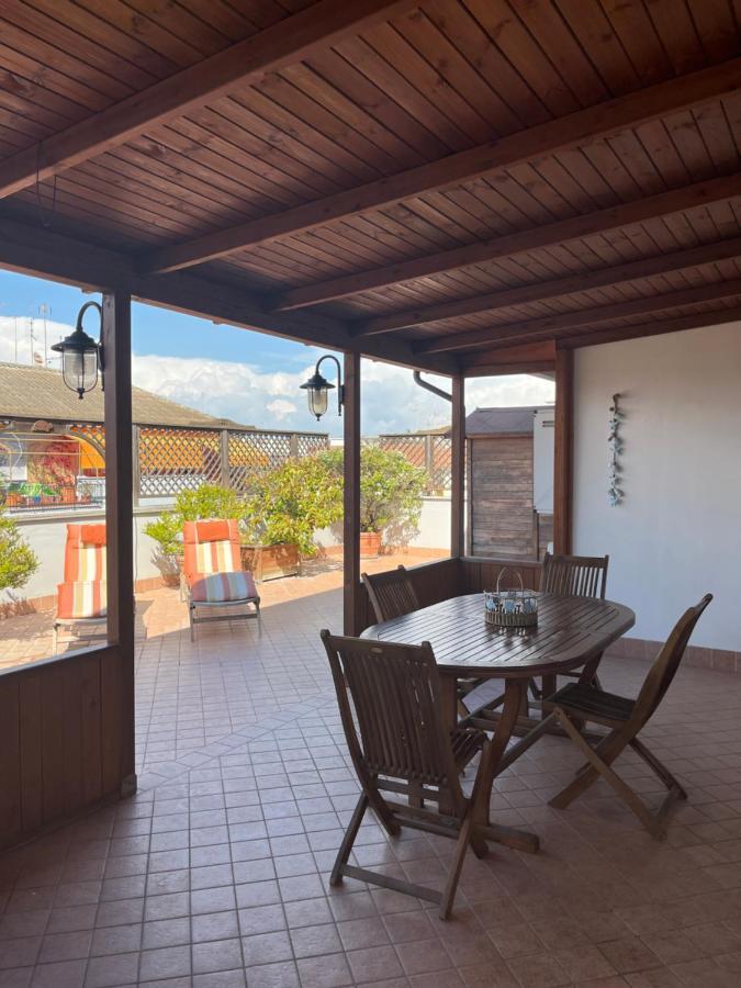Апартаменты Attico Con Terrazza In Via Dei Traghetti Лидо-ди-Остия Экстерьер фото