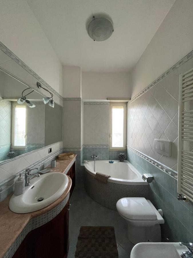 Апартаменты Attico Con Terrazza In Via Dei Traghetti Лидо-ди-Остия Экстерьер фото